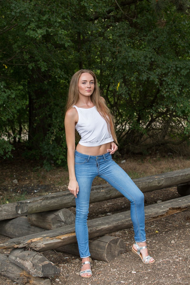 Юля, 18